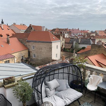 Boutique Apartments U Rolanda, Mikulasske Namesti Зноймо Экстерьер фото
