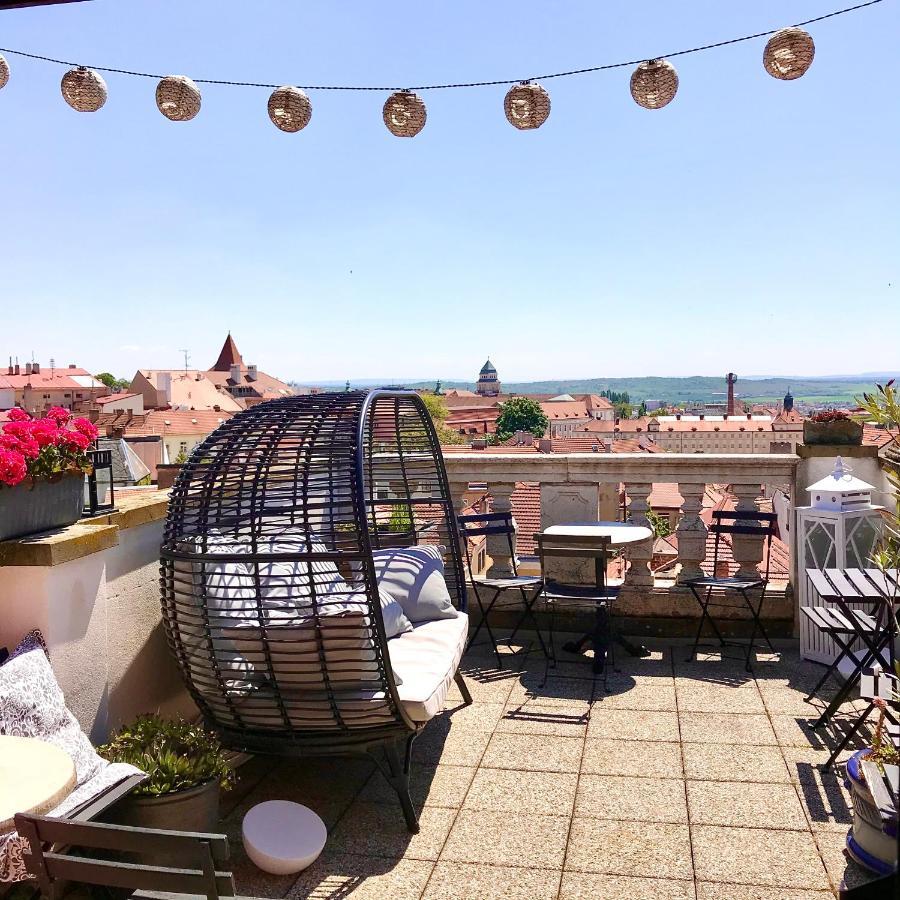 Boutique Apartments U Rolanda, Mikulasske Namesti Зноймо Экстерьер фото