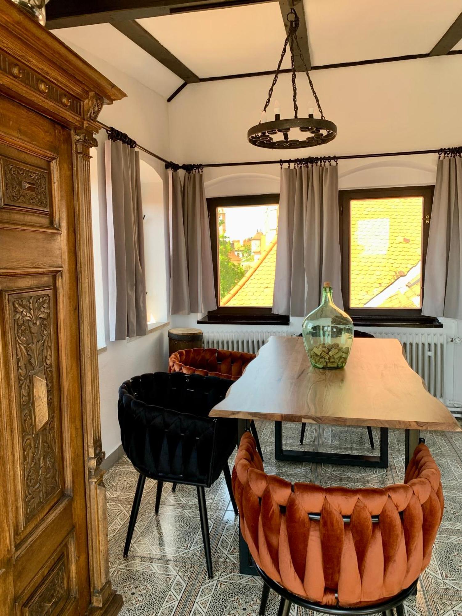 Boutique Apartments U Rolanda, Mikulasske Namesti Зноймо Экстерьер фото