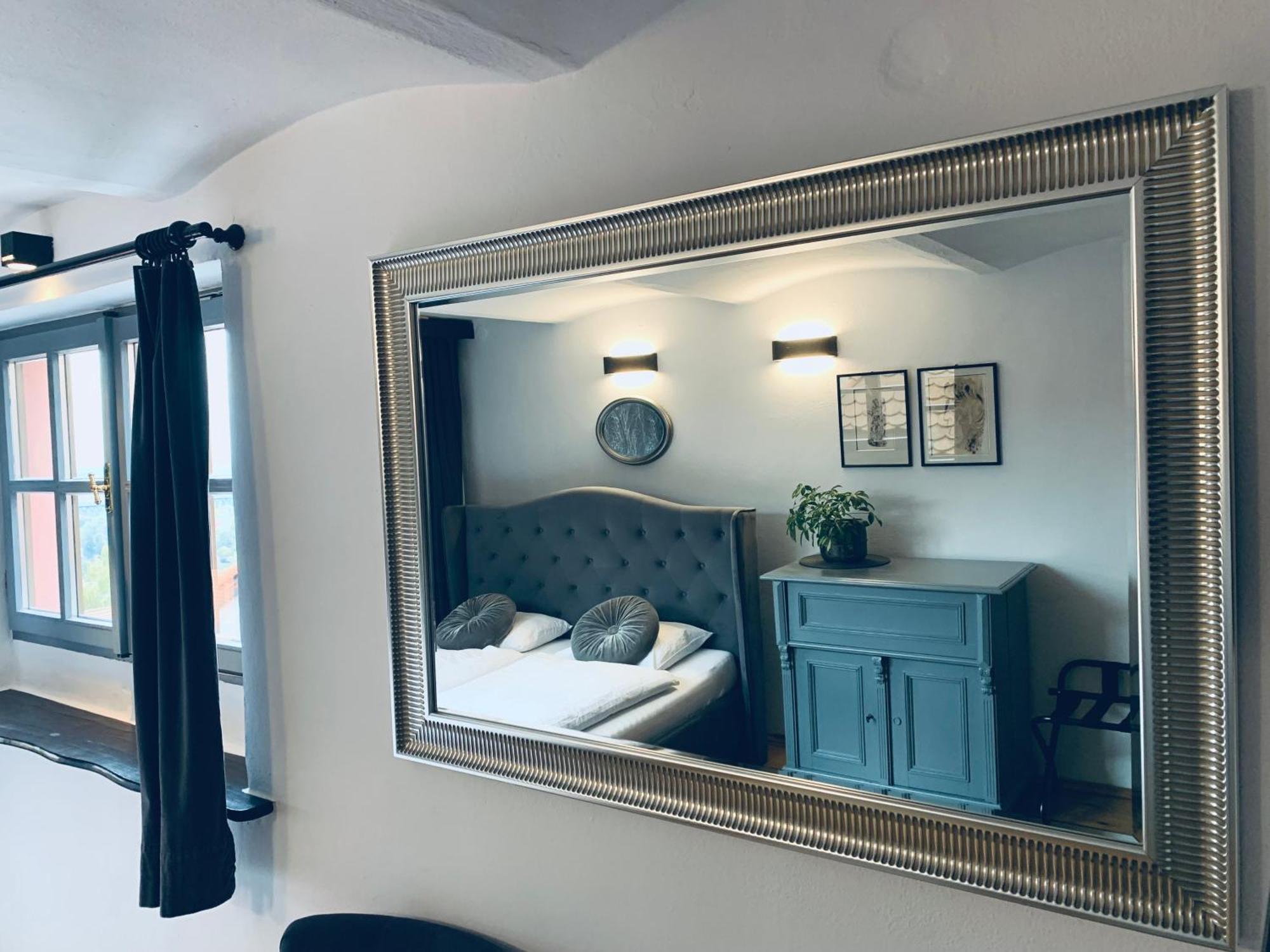 Boutique Apartments U Rolanda, Mikulasske Namesti Зноймо Экстерьер фото