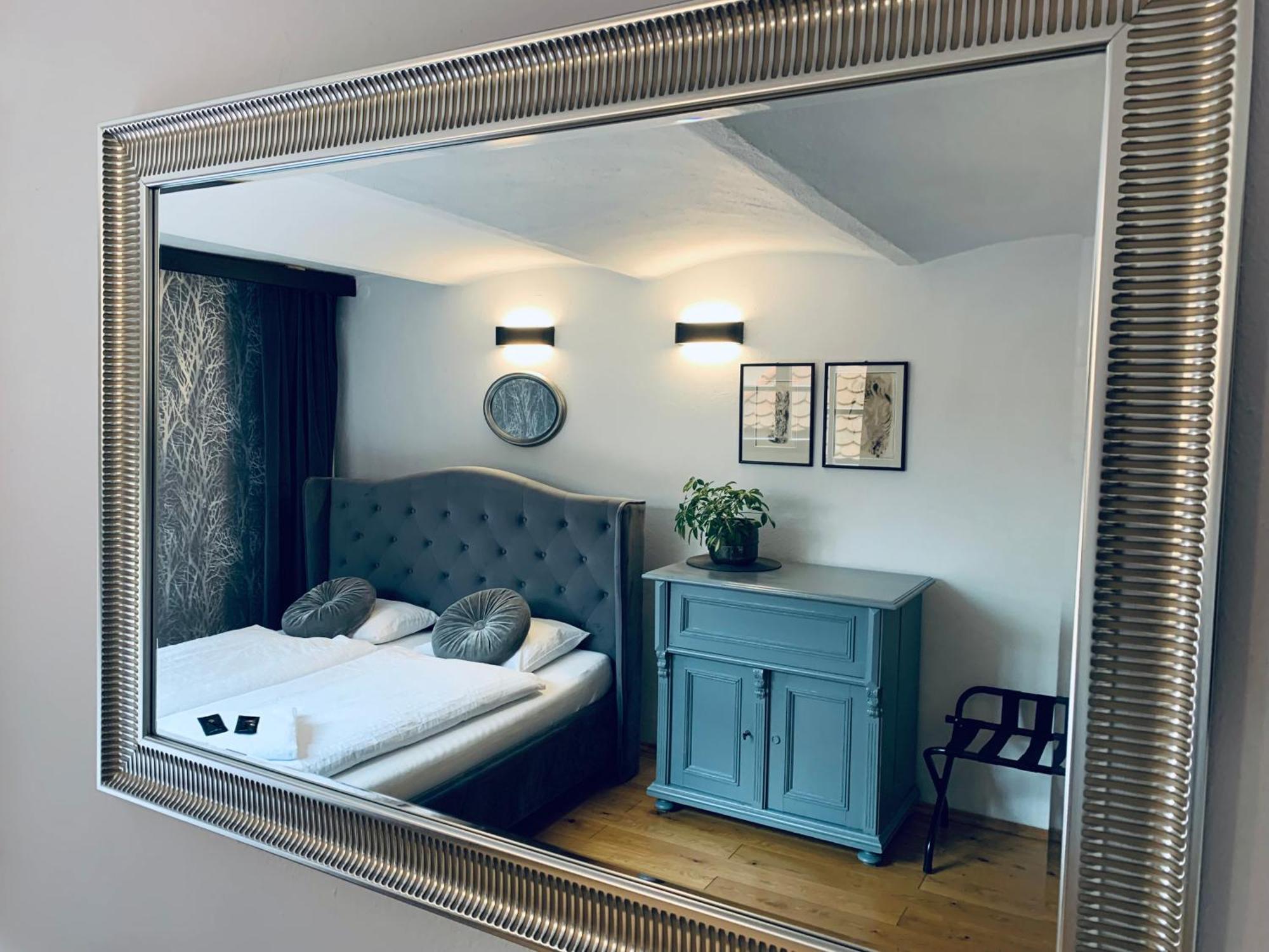 Boutique Apartments U Rolanda, Mikulasske Namesti Зноймо Экстерьер фото