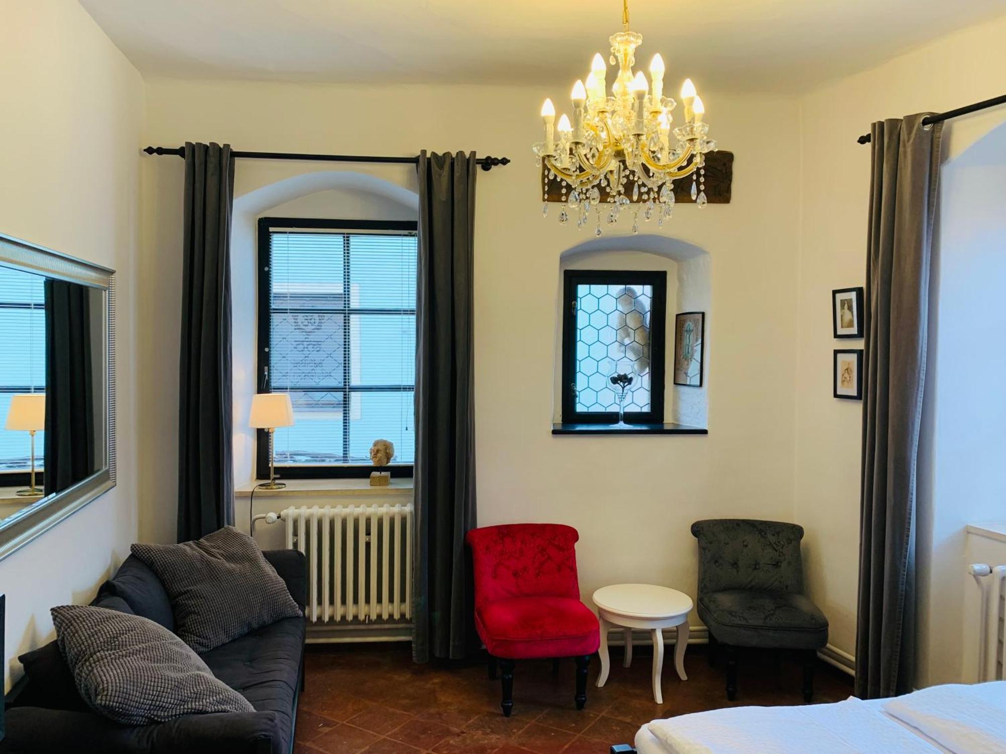 Boutique Apartments U Rolanda, Mikulasske Namesti Зноймо Экстерьер фото