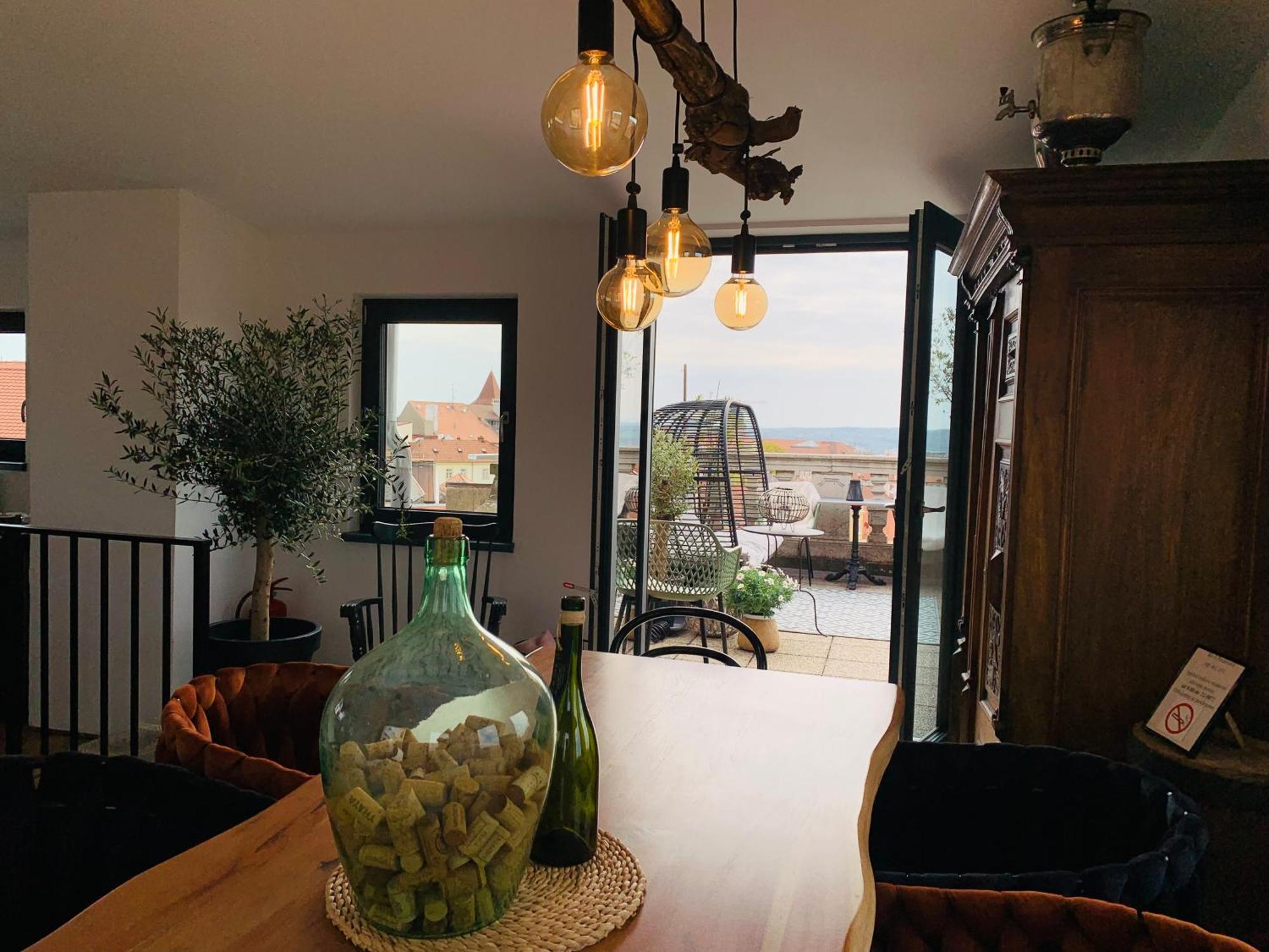 Boutique Apartments U Rolanda, Mikulasske Namesti Зноймо Экстерьер фото