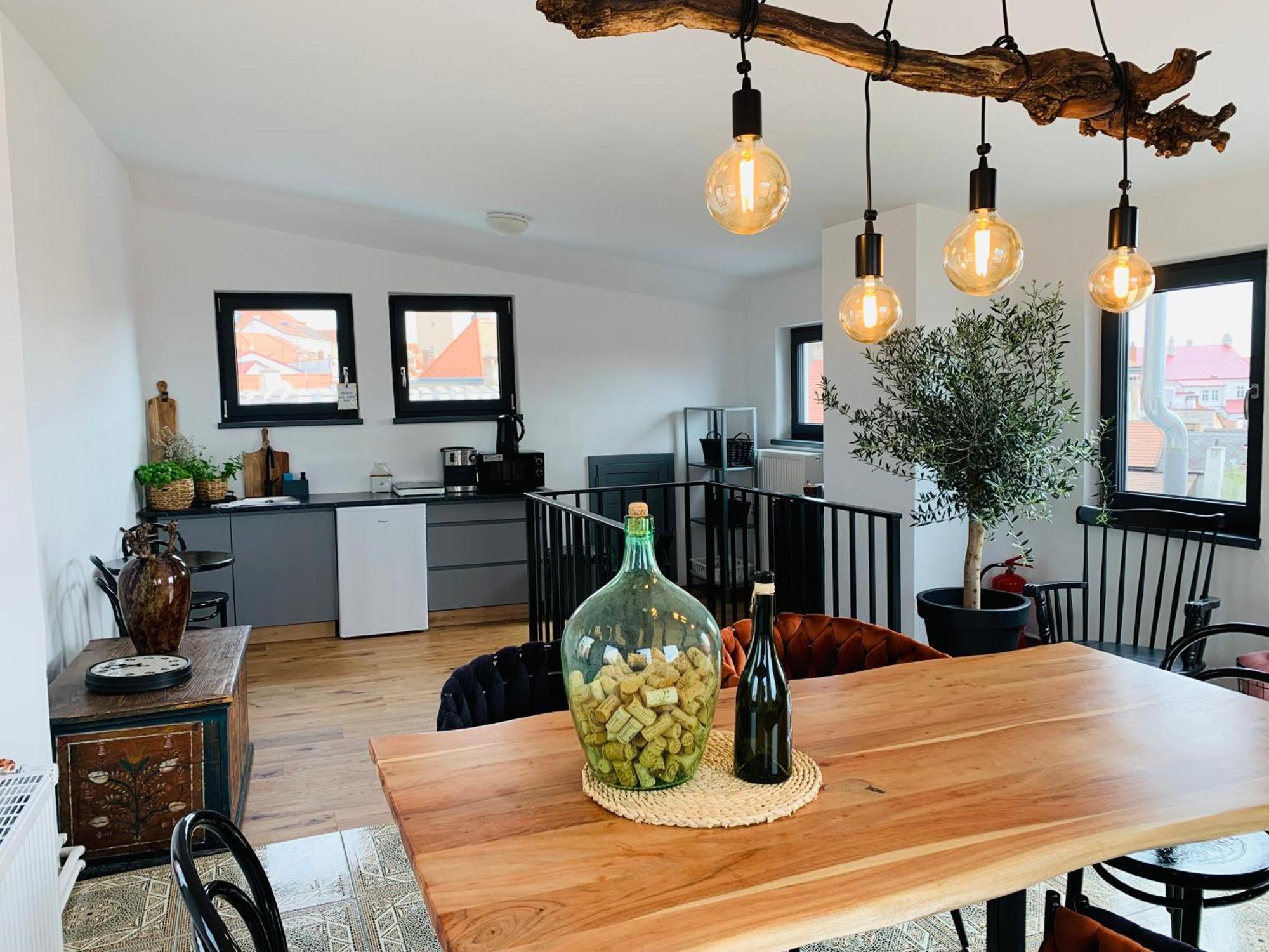 Boutique Apartments U Rolanda, Mikulasske Namesti Зноймо Экстерьер фото