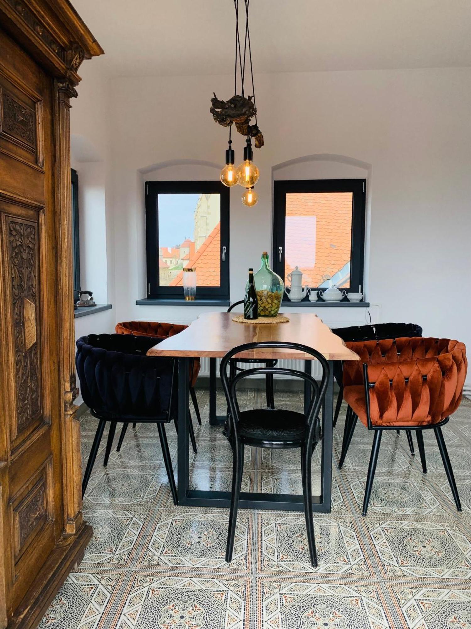 Boutique Apartments U Rolanda, Mikulasske Namesti Зноймо Экстерьер фото