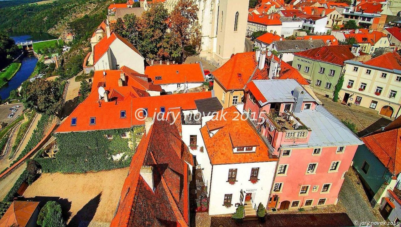 Boutique Apartments U Rolanda, Mikulasske Namesti Зноймо Экстерьер фото