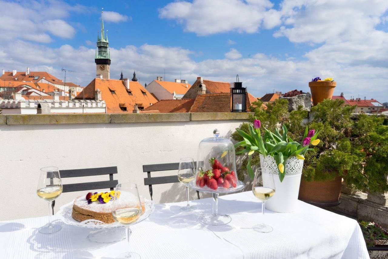 Boutique Apartments U Rolanda, Mikulasske Namesti Зноймо Экстерьер фото
