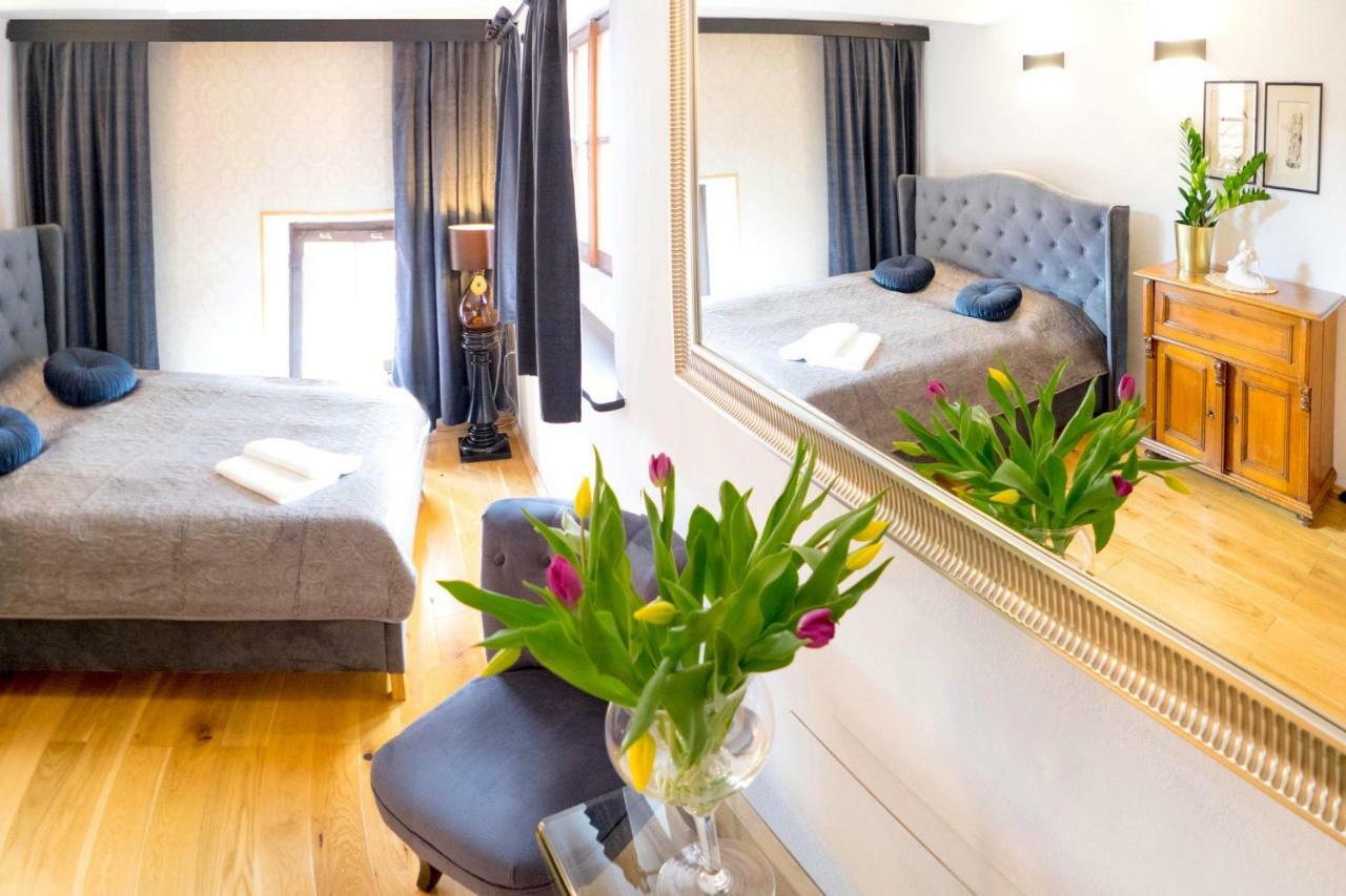Boutique Apartments U Rolanda, Mikulasske Namesti Зноймо Экстерьер фото